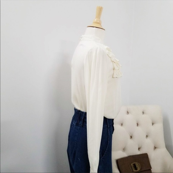 NEW LISTING! Cream Pleated Collar Blouse - Picture 4 of 10